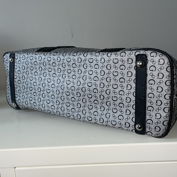 Guess Signature print Hand Bag with embossed ostrich accent - Picture 6 of 9